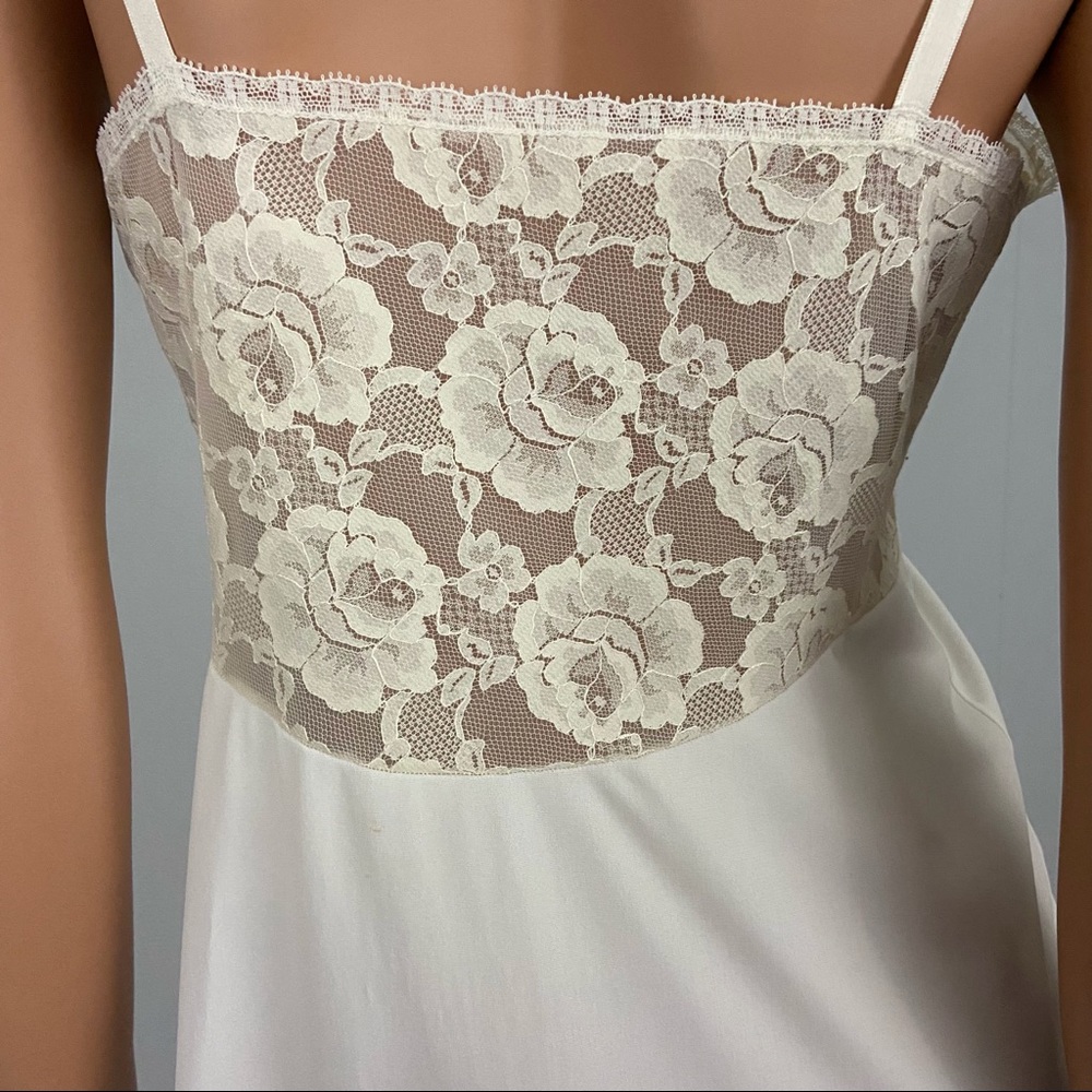 🚫SOLD🚫Vintage 60’s Vanity Fair Slip Full 34 Bust Cream Nylon Rose Lace Lacey - Picture 8 of 13